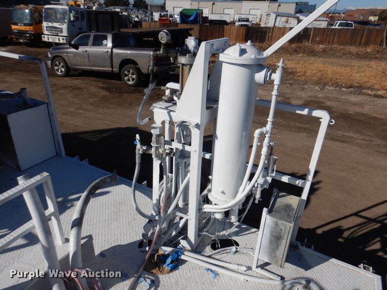 image for item DM5356 2001 Mack MR688S  paint striper truck