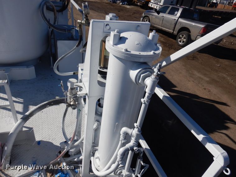 image for item DM5356 2001 Mack MR688S  paint striper truck