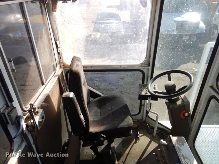 image for item DM5356 2001 Mack MR688S  paint striper truck