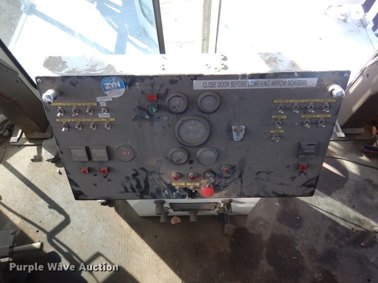 image for item DM5356 2001 Mack MR688S  paint striper truck