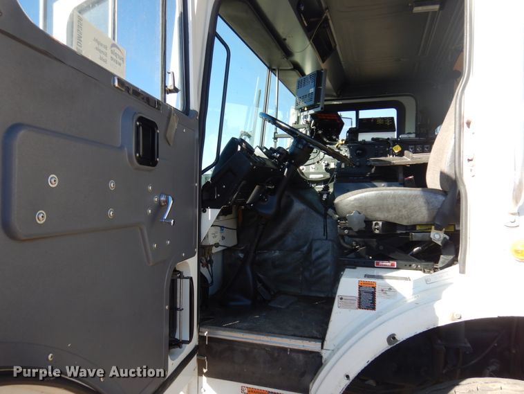 image for item DM5356 2001 Mack MR688S  paint striper truck