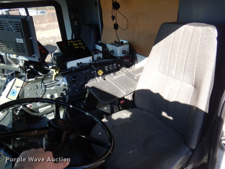 image for item DM5356 2001 Mack MR688S  paint striper truck