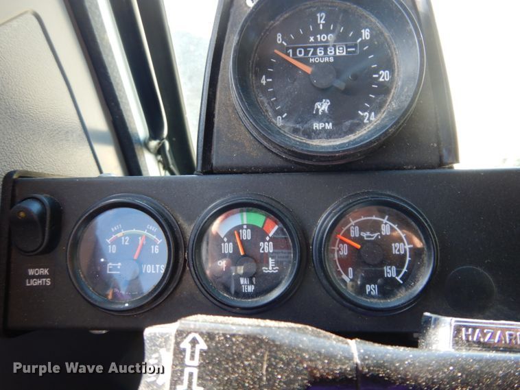 image for item DM5356 2001 Mack MR688S  paint striper truck