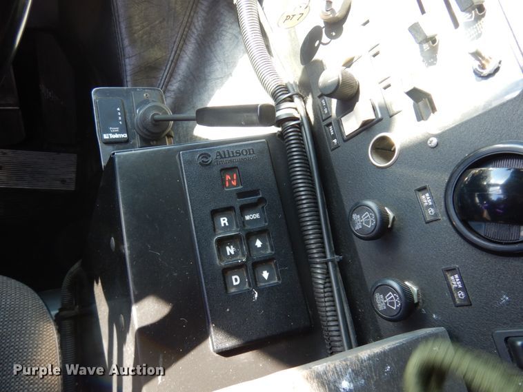 image for item DM5356 2001 Mack MR688S  paint striper truck