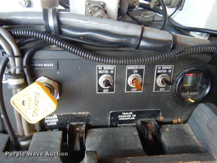 image for item DM5356 2001 Mack MR688S  paint striper truck