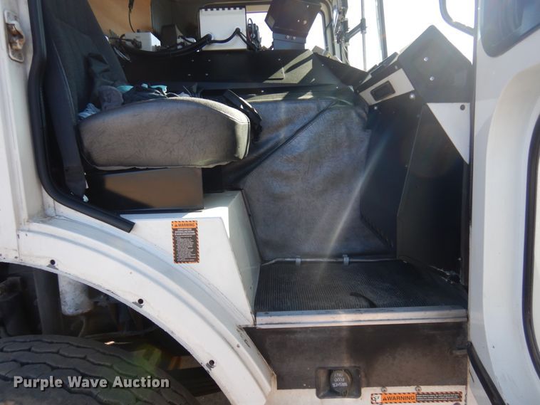 image for item DM5356 2001 Mack MR688S  paint striper truck