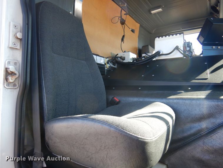 image for item DM5356 2001 Mack MR688S  paint striper truck