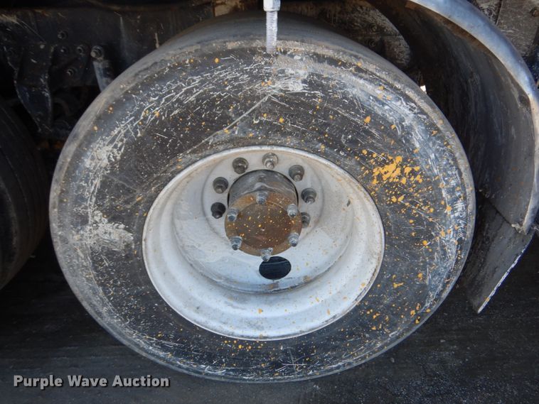 image for item DM5356 2001 Mack MR688S  paint striper truck