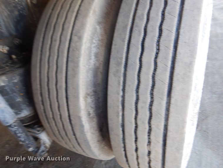 image for item DM5356 2001 Mack MR688S  paint striper truck