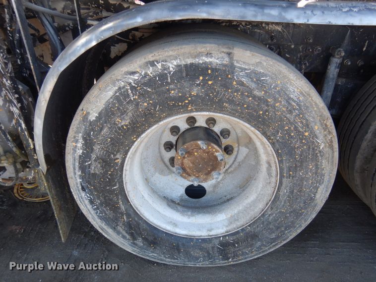 image for item DM5356 2001 Mack MR688S  paint striper truck