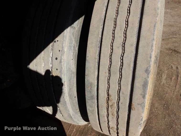 image for item DM5356 2001 Mack MR688S  paint striper truck