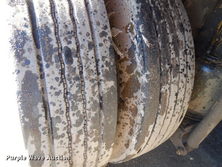 image for item DM5356 2001 Mack MR688S  paint striper truck