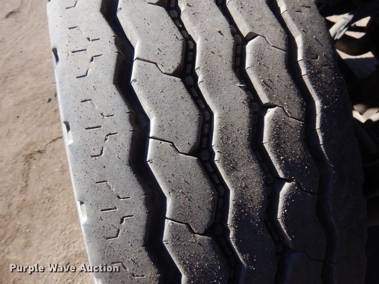 image for item DM5356 2001 Mack MR688S  paint striper truck