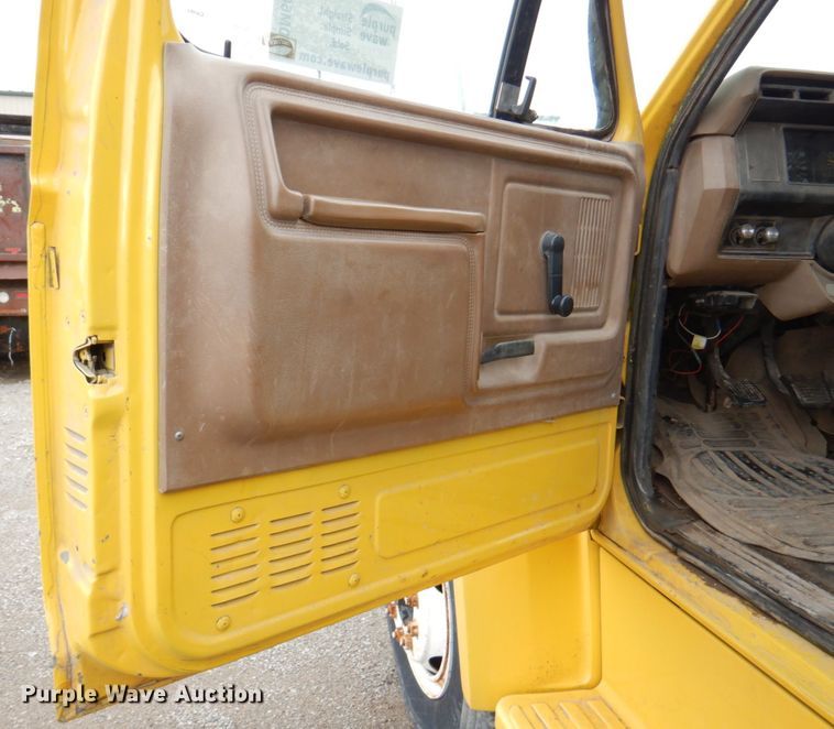 image for item DM6001 1993 Ford F700  dump truck