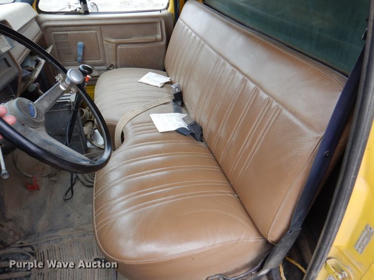 image for item DM6001 1993 Ford F700  dump truck