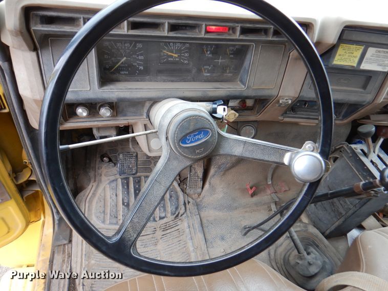 image for item DM6001 1993 Ford F700  dump truck