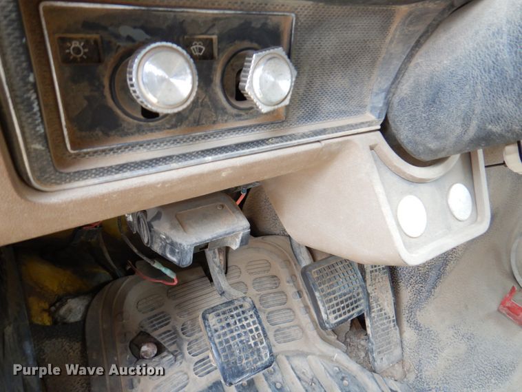 image for item DM6001 1993 Ford F700  dump truck