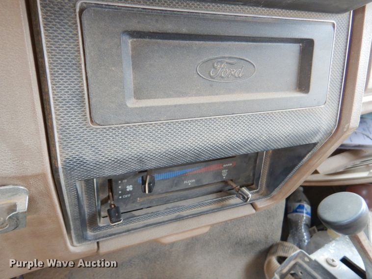 image for item DM6001 1993 Ford F700  dump truck