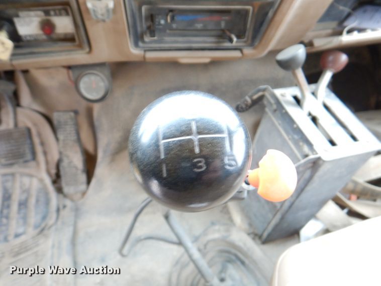 image for item DM6001 1993 Ford F700  dump truck