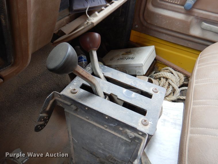 image for item DM6001 1993 Ford F700  dump truck