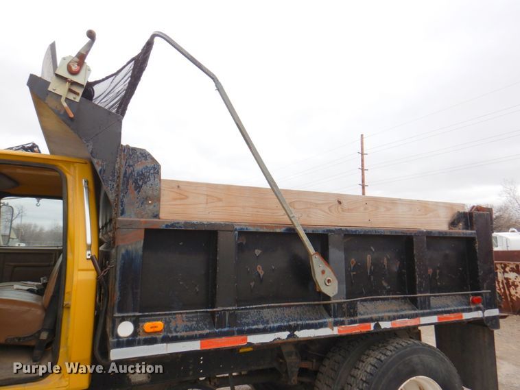 image for item DM6001 1993 Ford F700  dump truck