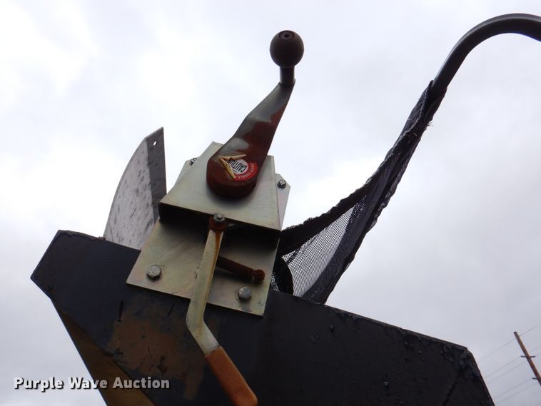 image for item DM6001 1993 Ford F700  dump truck