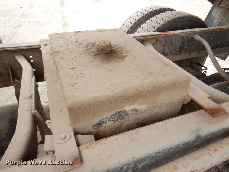 image for item DM6001 1993 Ford F700  dump truck