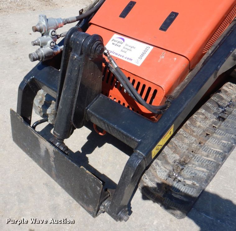image for item DM6025 2006 Ditch Witch SK650  compact utility loader