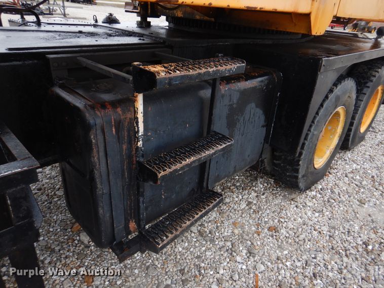 image for item DM7231 1974 Grove 8435G  crane