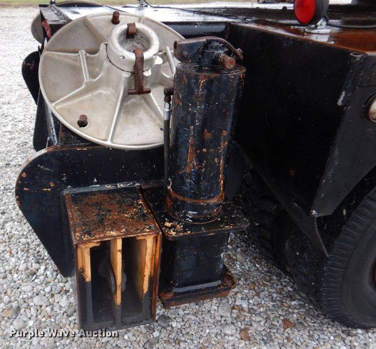 image for item DM7231 1974 Grove 8435G  crane