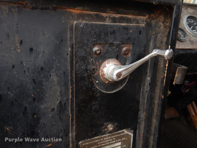 image for item DM7231 1974 Grove 8435G  crane