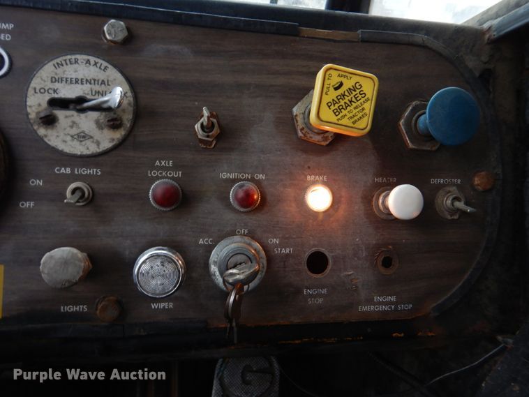 image for item DM7231 1974 Grove 8435G  crane