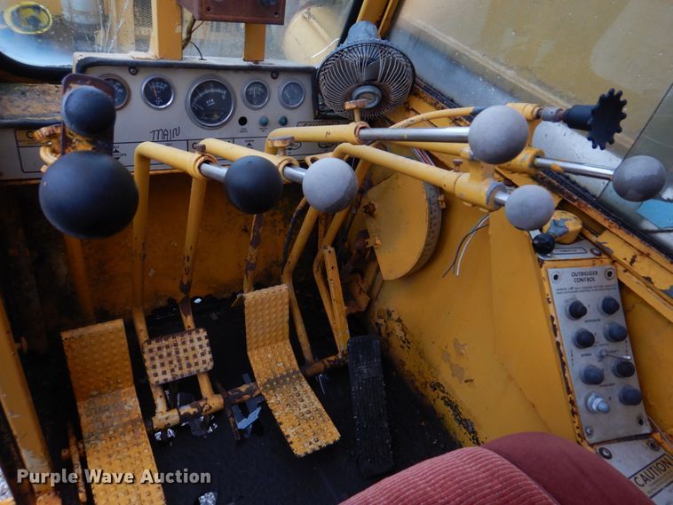 image for item DM7231 1974 Grove 8435G  crane