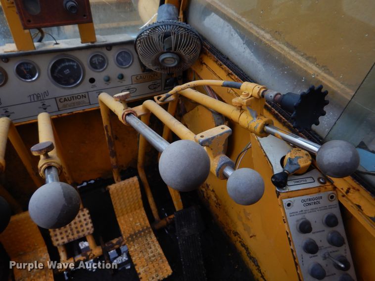 image for item DM7231 1974 Grove 8435G  crane