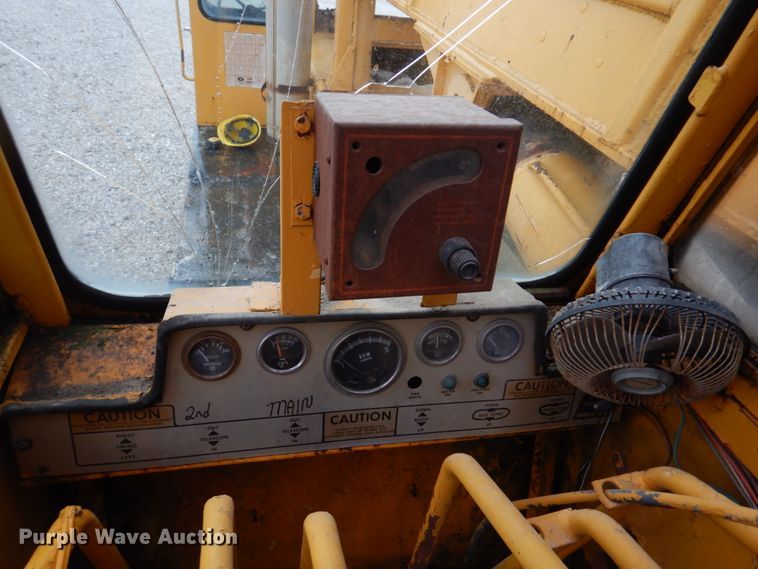 image for item DM7231 1974 Grove 8435G  crane