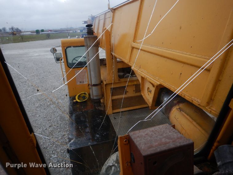 image for item DM7231 1974 Grove 8435G  crane