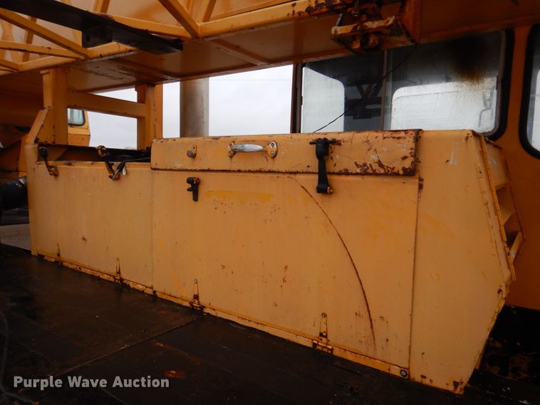 image for item DM7231 1974 Grove 8435G  crane