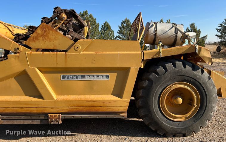 image for item DM8428 John Deere 762  elevating scraper