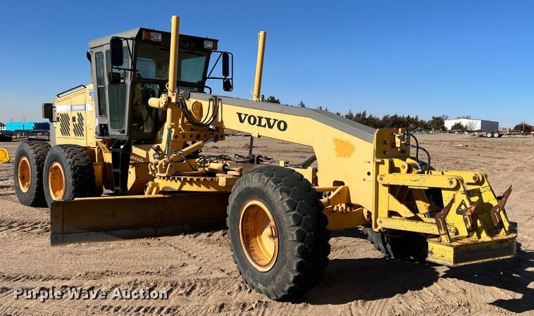 image for item DM8443 2002 Volvo G720VHP  motor grader