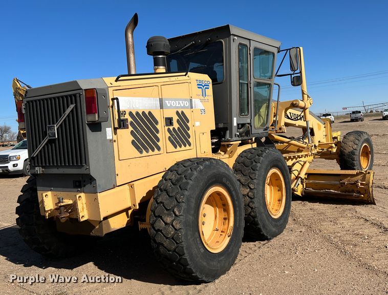 image for item DM8443 2002 Volvo G720VHP  motor grader