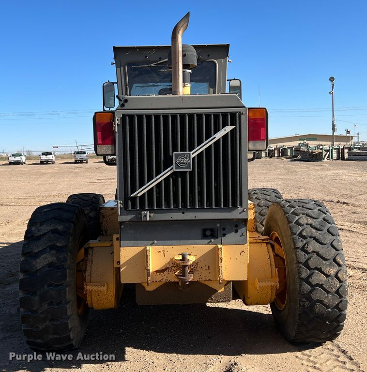 image for item DM8443 2002 Volvo G720VHP  motor grader