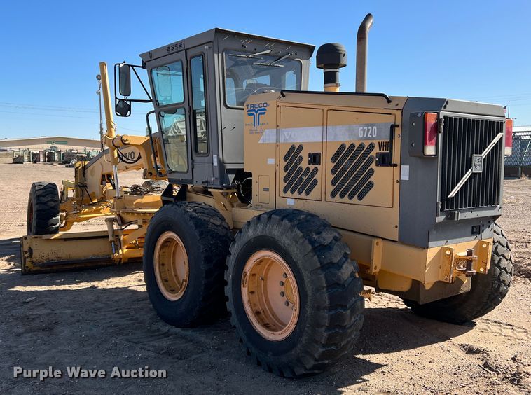 image for item DM8443 2002 Volvo G720VHP  motor grader
