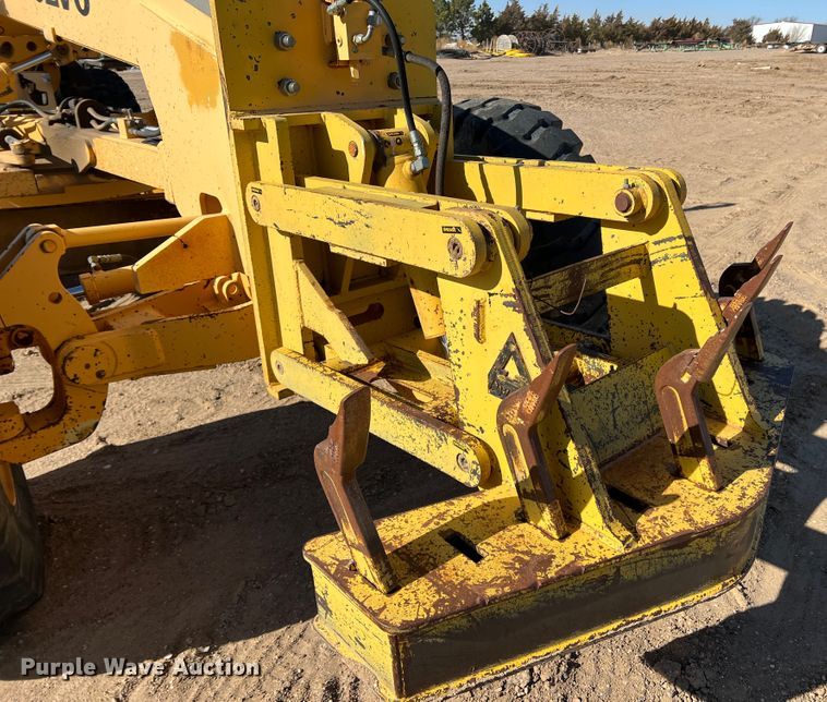 image for item DM8443 2002 Volvo G720VHP  motor grader