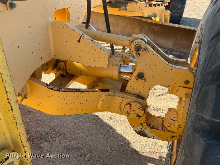 image for item DM8443 2002 Volvo G720VHP  motor grader