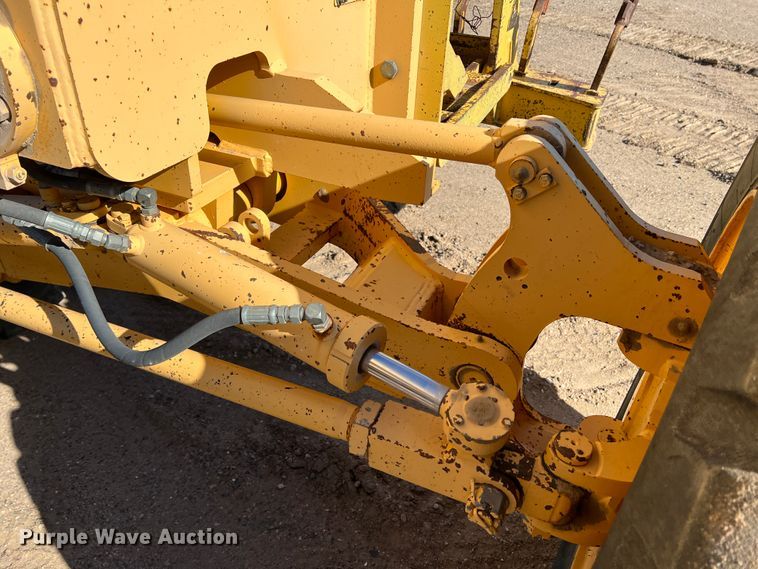 image for item DM8443 2002 Volvo G720VHP  motor grader