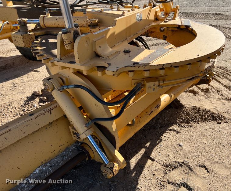 image for item DM8443 2002 Volvo G720VHP  motor grader