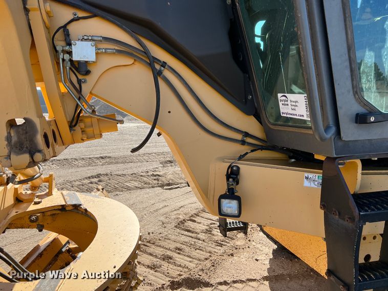 image for item DM8443 2002 Volvo G720VHP  motor grader