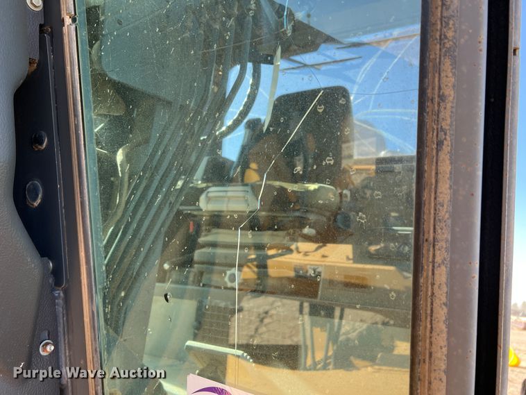 image for item DM8443 2002 Volvo G720VHP  motor grader