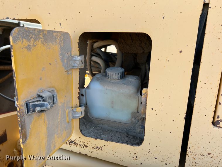 image for item DM8443 2002 Volvo G720VHP  motor grader