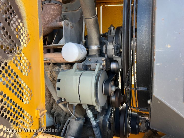 image for item DM8443 2002 Volvo G720VHP  motor grader